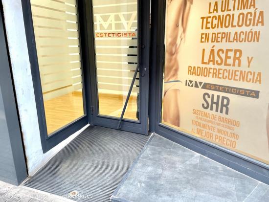 LOCAL TOTALMENTE REFORMADO CON LICENCIA DE ESTETICA Y PELUQUERIA, Y POSIBILIDAD DE DEJARLO EQUIPADO 