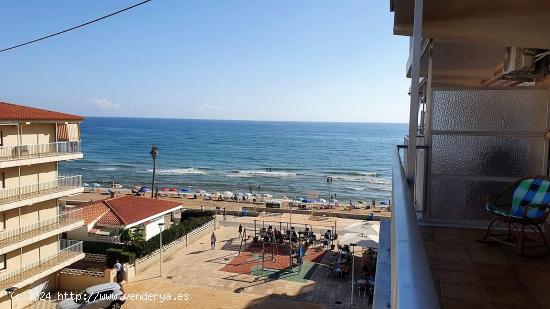 Apartamento situado en 1ª línea playa Bellreguard con vistas abiertas al mar y a solo 25 metros de