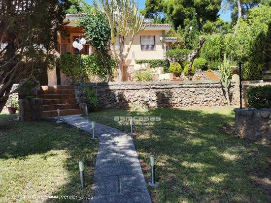 SE VENDE FANTÁSTICA VILLA EN LA URBANIZACIÓN DE PLAYETES - CASTELLON