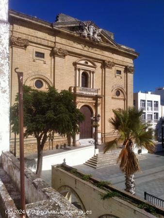  CASA SEÑORIAL DEL SIGLO XIX EN LA PLAZA MAYOR - CADIZ 