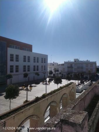 CASA SEÑORIAL DEL SIGLO XIX EN LA PLAZA MAYOR - CADIZ