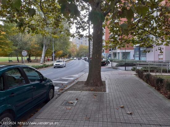 SE ALQUILA PLAZA DE GARAJE - NAVARRA