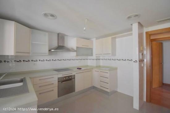 APARTAMENTO CON VISTAS AL MAR EN TORREVIEJA. - ALICANTE