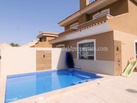 ¡Chalet con piscina y mucho más! - MURCIA