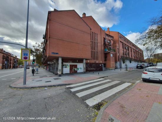 Plaza de garaje para moto en Calle Monseñor Óscar Romero  esquina Gral. Ricardos - MADRID