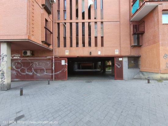 Plaza de garaje para moto en Calle Monseñor Óscar Romero  esquina Gral. Ricardos - MADRID