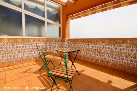 ÁTICO DUPLEX CON CUATRO HABITACIONES, SOLARIUM Y PISCINA. - MALAGA