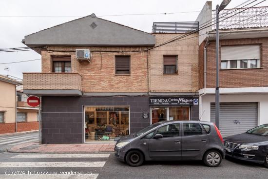 Local comercial en esquina en Armilla. - GRANADA