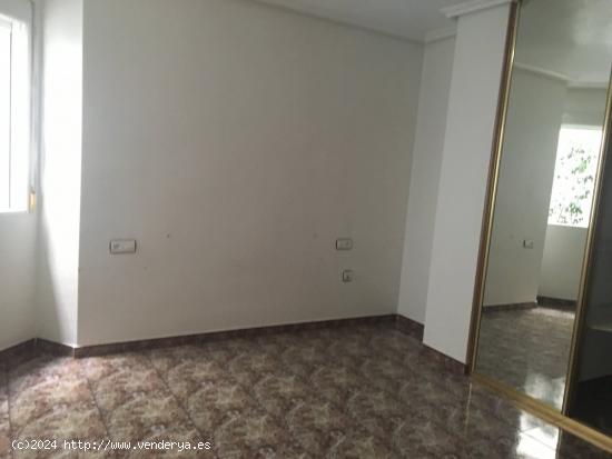 Vivienda en planta baja con 3 dormitorios - MURCIA