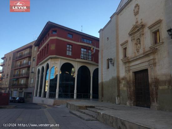  Local comercial al lado del Ayuntamiento - MURCIA 