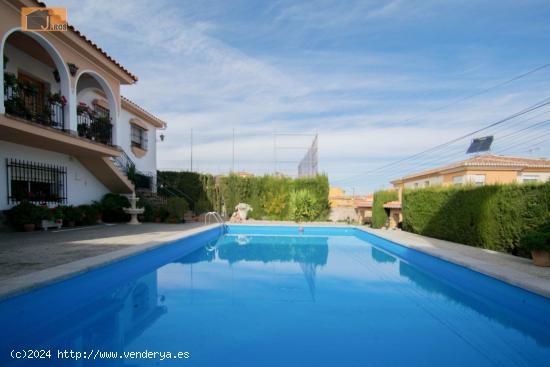  CHALET EN OTURA - GRANADA 