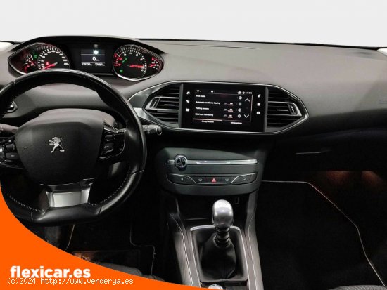 Peugeot 308 5p Allure 1.2 PureTech 96KW (130CV) S&S - 5 P (2018) - Ourense