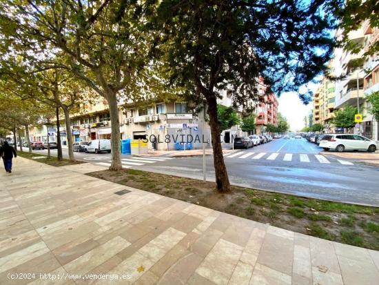 LOCAL COMERCIAL EN ESQUINA EN LA AVENIDA TEODOMIRO CON 194 M2 - ALICANTE