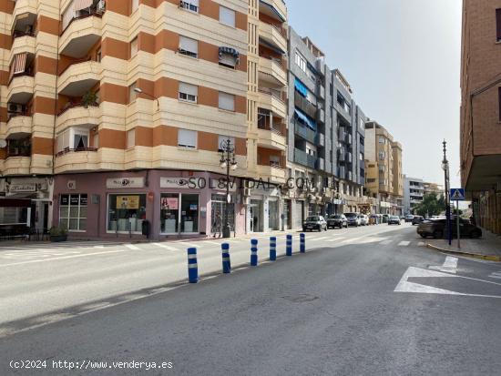 El mejor local para negocio de Orihuela. Propiedad situada cerca de  Mercadona y en la avenida princ