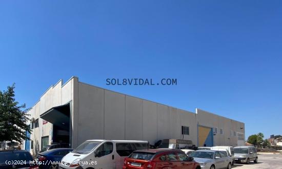 NAVE INDUSTRIAL EN VENTA EN POLÍGONO INDUSTRIAL DE BIGASTRO. Propiedad totalmente diáfana, con ofi