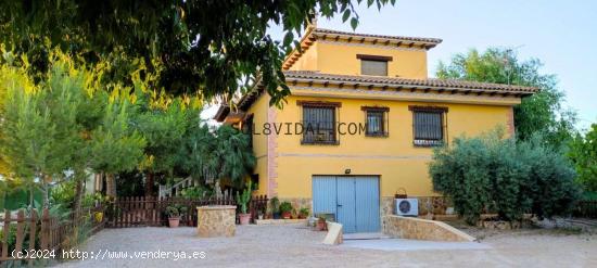 SOL8VIDAL VENDE UN PRECIOSO CHALET - ALICANTE