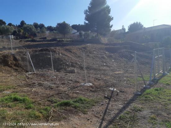 PARCELA DE 772M2 PRÁCTICAMENTE LLANA, CON VISTAS MUY DESPEJADAS Y SOLEADA DURANTE TODO EL DÍA - TA