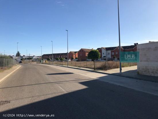 Solar para uso terciario en Benacazón. - SEVILLA