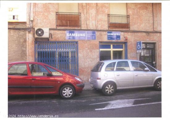 Local comercial en Elche zona Asilo - Pisos Azules, 75m2 en planta baja y 90m2 en planta sótano - A