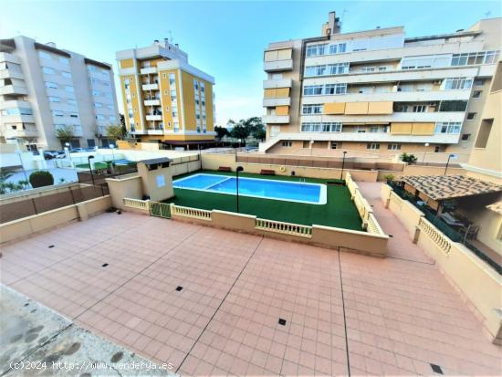 SEMI-NUEVO CON PISCINA,PARKING Y TERRAZA - ALICANTE