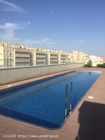 SEMI NUEVO Y CON PISCINA - ALICANTE