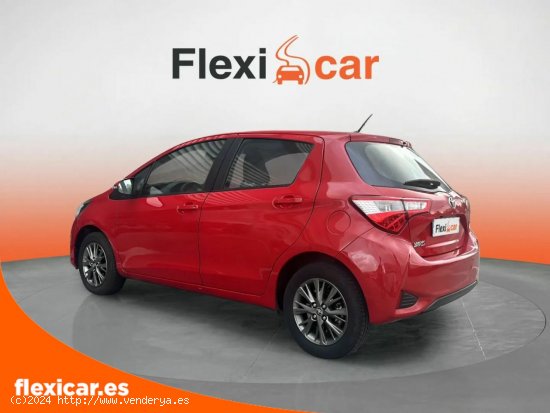 Toyota Yaris 1.5 110 Active - Sant Boi de Llobregat