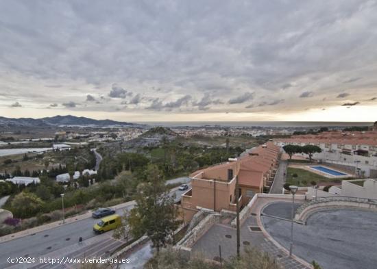  SOLAR EN LA NACLA. MOTRIL - GRANADA 