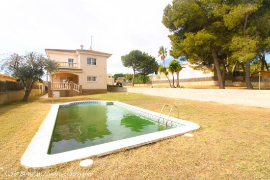 CHALET DE LUJO CON GRAN PARCELA EN SEGUR DE CALAFELL CENTRO - TARRAGONA