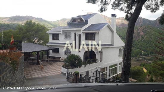 Espectacular casa en el Garbi / sierra calderona - VALENCIA