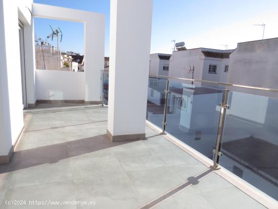 Atico con 1 dormitorio y terraza de 18 m2 en La Cala, centro - MALAGA