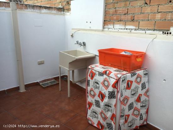 VENTA DE CASA UNIFAMILIAR CON 4 DORMITORIOS, 1 BAÑO, TRASTERO Y TERRAZA EN SALAR - GRANADA