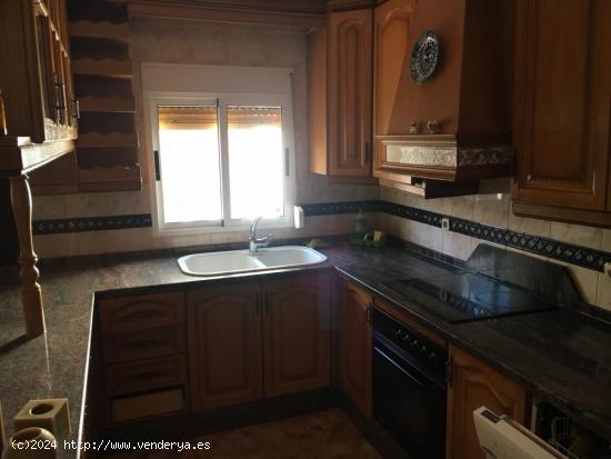 PRECIOSA CASA UNIFAMILIAR EN MORALEDA DE ZAFAYONA CON AMPLIO DORMITORIOS Y BUENA DISTRIBUCIÓN !!! -