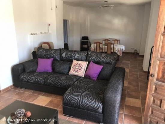  PRECIOSA CASA EN MORALEDA DE ZAFAYONA CON TRES DORMITORIOS, DOS BAÑOS, PATIO Y TERRAZA !!! - GRANAD 