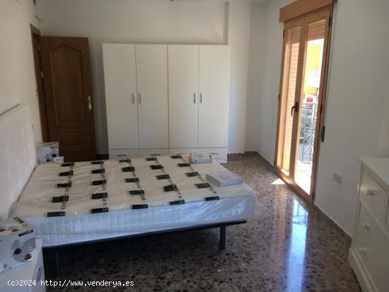 APARTAMENTO EN HUETOR TAJAR EN PLENO CENTRO DEL PUEBLO CON GARAJE INCLUIDO Y TOTALMENTE AMUEBLADO - 