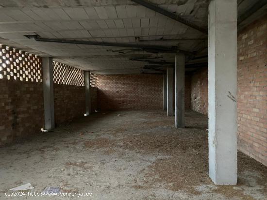  LOCAL COMERCIAL EN HUÉTOR TÁJAR CON 201M2 DE SUPERFICIE EN ZONA DE LA REDONDA SUR !!!! - GRANADA 