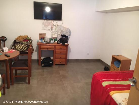  VENTA DE CASA EN ZONA DE VENTA NUEVA CON TRES DORMITORIOS Y GARAJE INCLUIDO !!! - GRANADA 