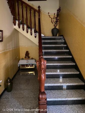  CASA UNIFAMILIAR CON AMPLIAS SUPERFICIES,  LOCAL COMERCIAL Y AMPLIO PATIO EN HUÉTOR TÁJAR !!!! - G 