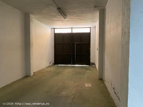  LOCAL COMERCIAL CON 300M² DE SUPERFICIE EN PLENO CENTRO DEL PUEBLO !!! - GRANADA 