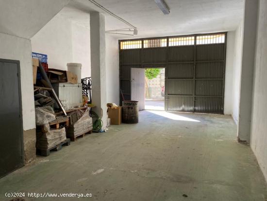 LOCAL COMERCIAL CON 300M² DE SUPERFICIE EN PLENO CENTRO DEL PUEBLO !!! - GRANADA