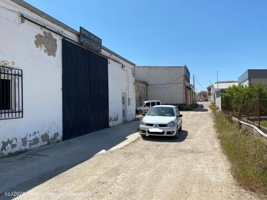 AMPLIA NAVE INDUSTRIAL EN ZONA DE LA REDONDA NORTE CON 242M² DE SUPERFICIE CON POZO Y LUZ INDUSTRIA