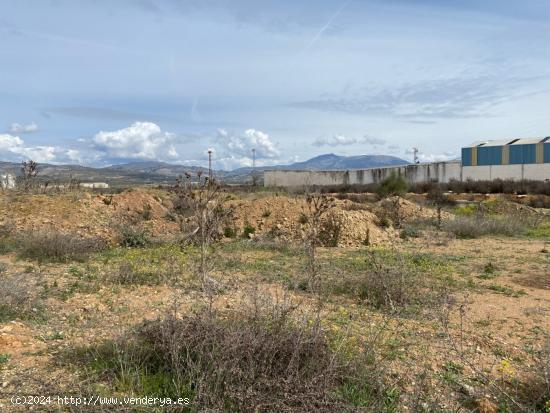 SOLAR URBANO INDUSTRIAL ZONA DE LA CATALANA CON 482M² DE SUPERFICIE. - GRANADA