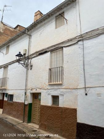 CASA SITAUADA EN EL CENTRO DEL PUEBLO - GRANADA