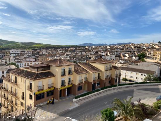 PISO SITUADO EN PLENO CENTRO DEL PUEBLO CON MUY BUENAS VISTAS DESPEJADAS !!! - GRANADA