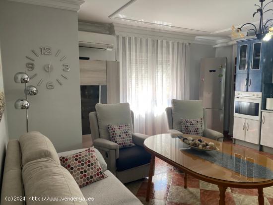 ESPECTACULAR VIVIENDA UNIFAMILIAR LISTA PARA ENTRAR A VIVIR CON AMPLIAS SUPERFICIES Y AMPLIA COCHERA