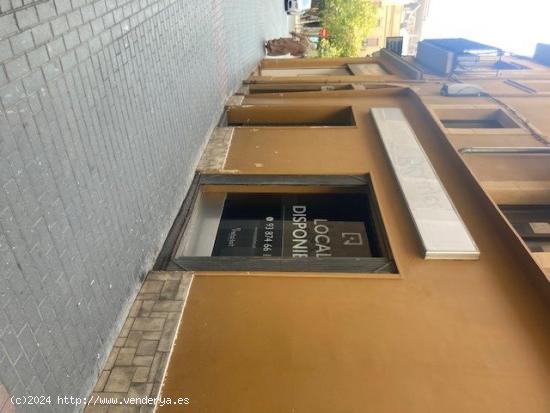 Local comercial en venda al Carrer Urgell de Manresa. - BARCELONA