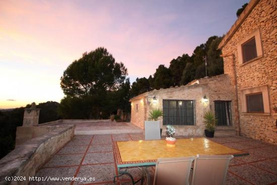 Impresionante finca entre Llucmajor y Randa con vistas espectaculares. - BALEARES