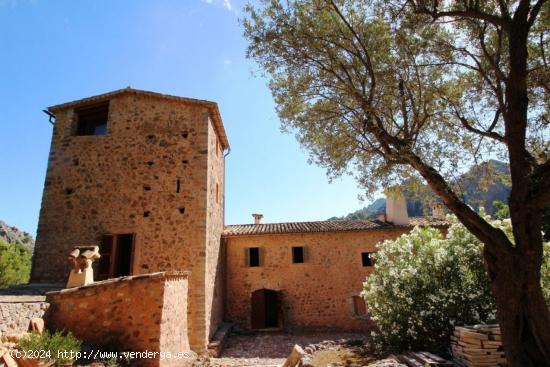 Molino con torre centenaria en un entorno paradisíaco con vistas al mar y la montaña en Sa Calobra