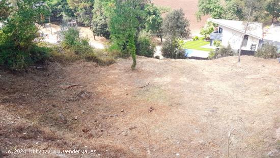 TERRENO ESQUINERO SIN VECINOS - BARCELONA