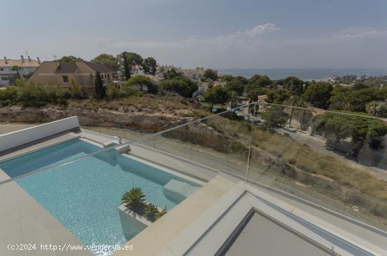 VILLAS A 250 m DE LA PLAYA EN CAMPOAMOR - ALICANTE