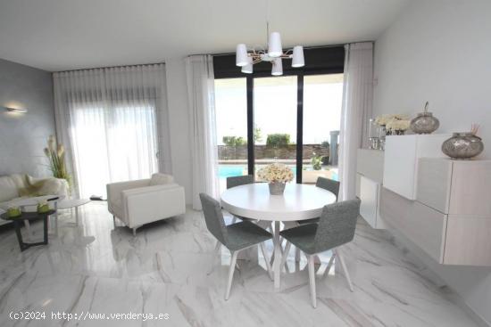 RESIDENCIAL DE VILLAS DE OBRA NUEVA EN SAN MIGUEL DE SALINAS - ALICANTE